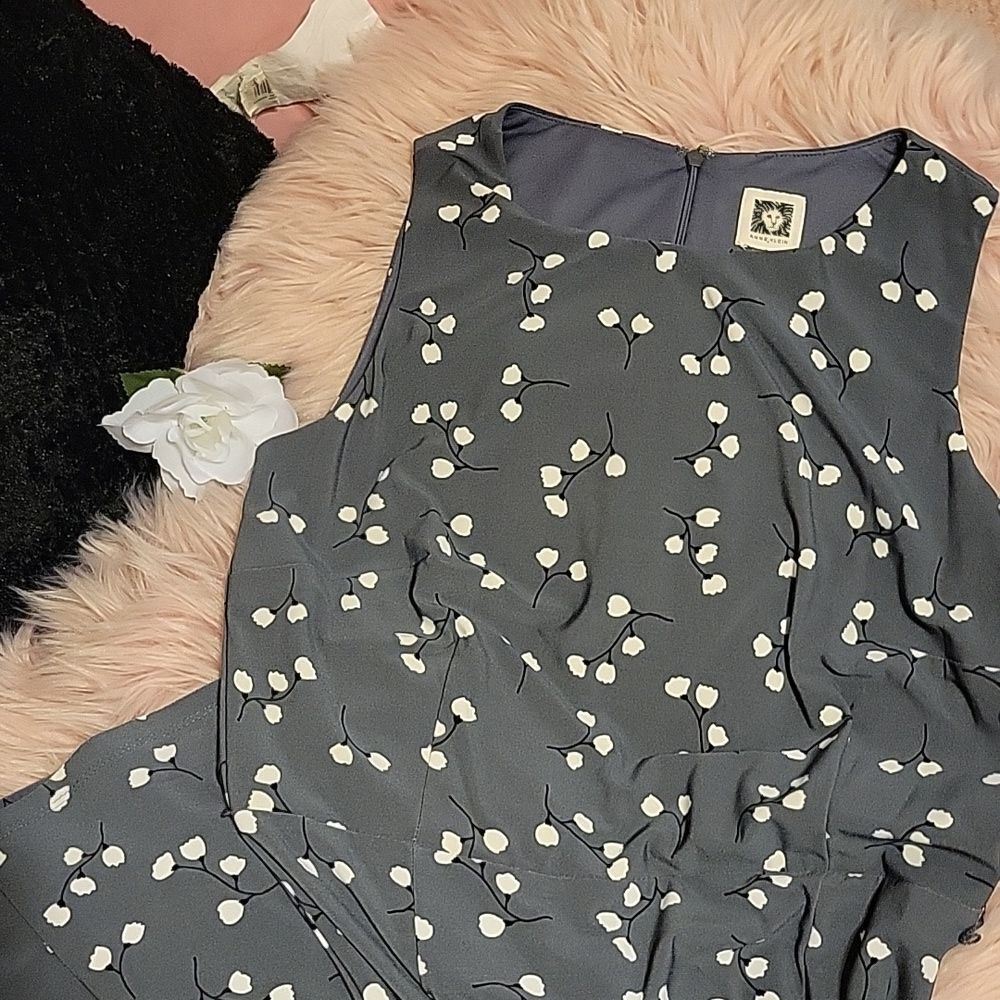 Anne Klein Sleeveless Gray, White Floral Maxi Dress. Size 6
